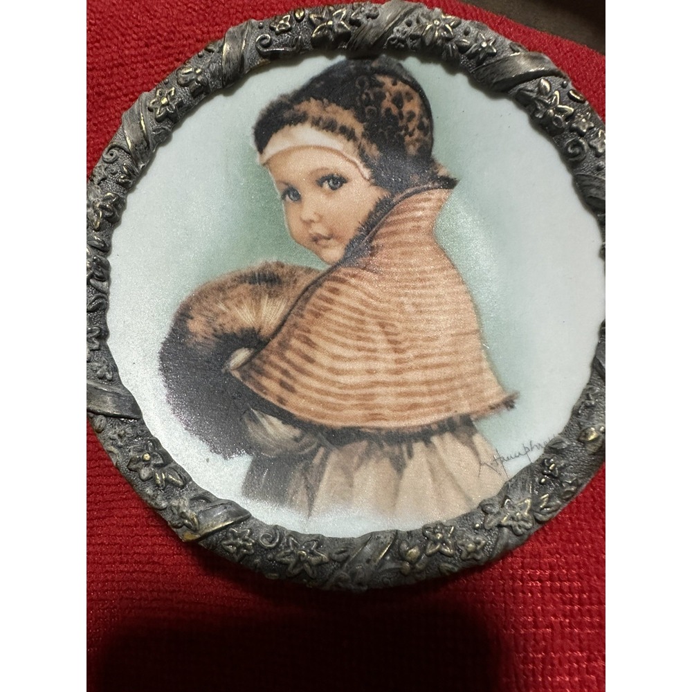 1991 Maud Humphrey Bogart Winter's child Hamilton decor Plate metal trim 4.10"